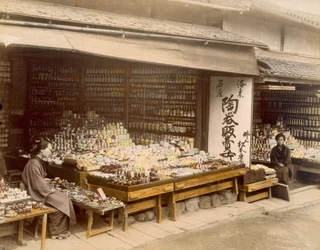 Porzellangeschäfte in Kiyomizu-Zaka, Kyoto, 1890er Jahre